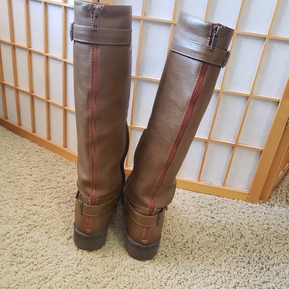 Boots - Picture 2 of 5